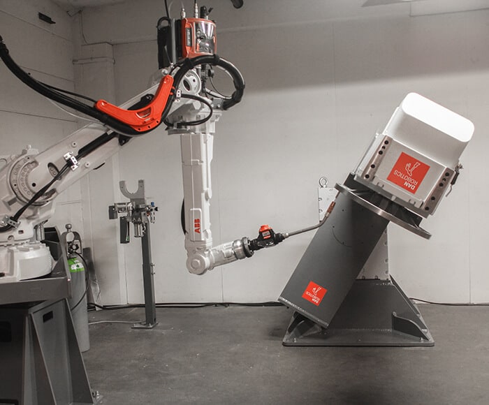 Robotsvejsning med ABB svejserobot og manipulator