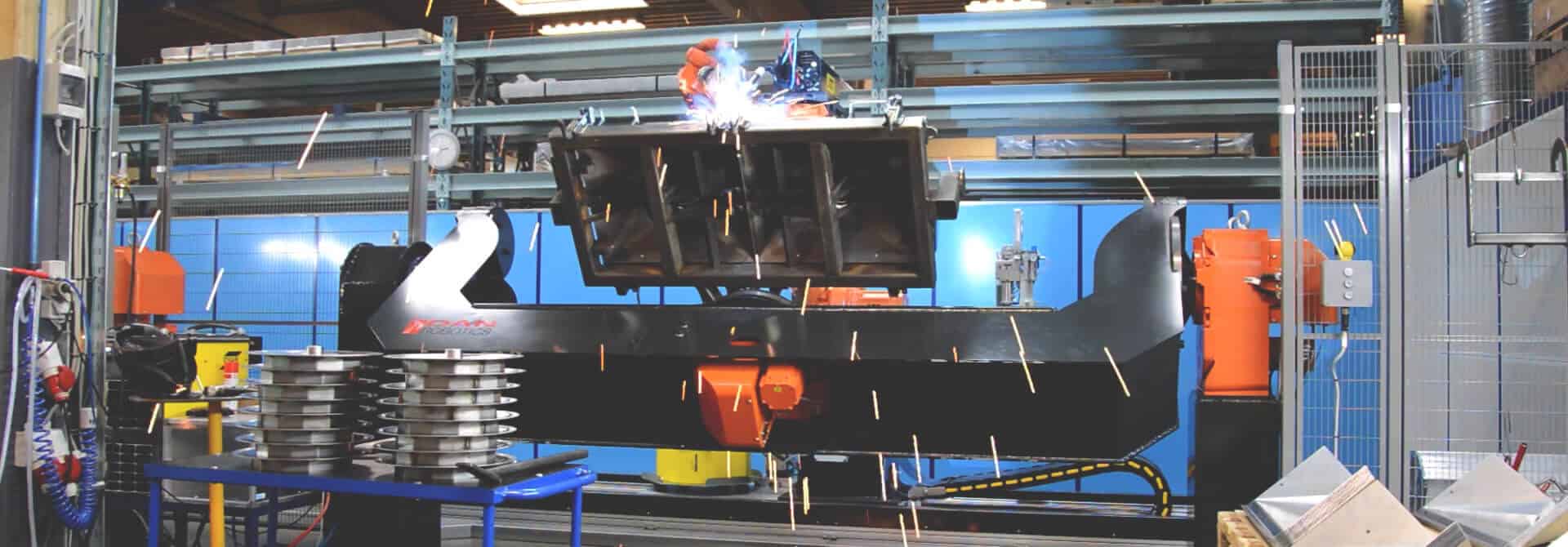 Svejseanlæg med u-manipulator svejser hos bogballe