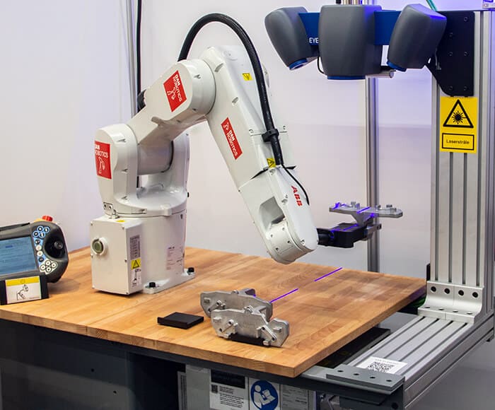 EyeT+ inspection kamera scanner emne i samarbejde med ABB robot