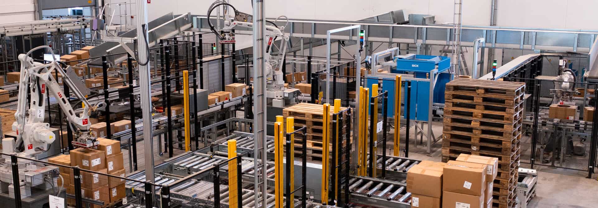 Bestseller case | 5 robotter klarer depalletering, kartonåbning og palletering